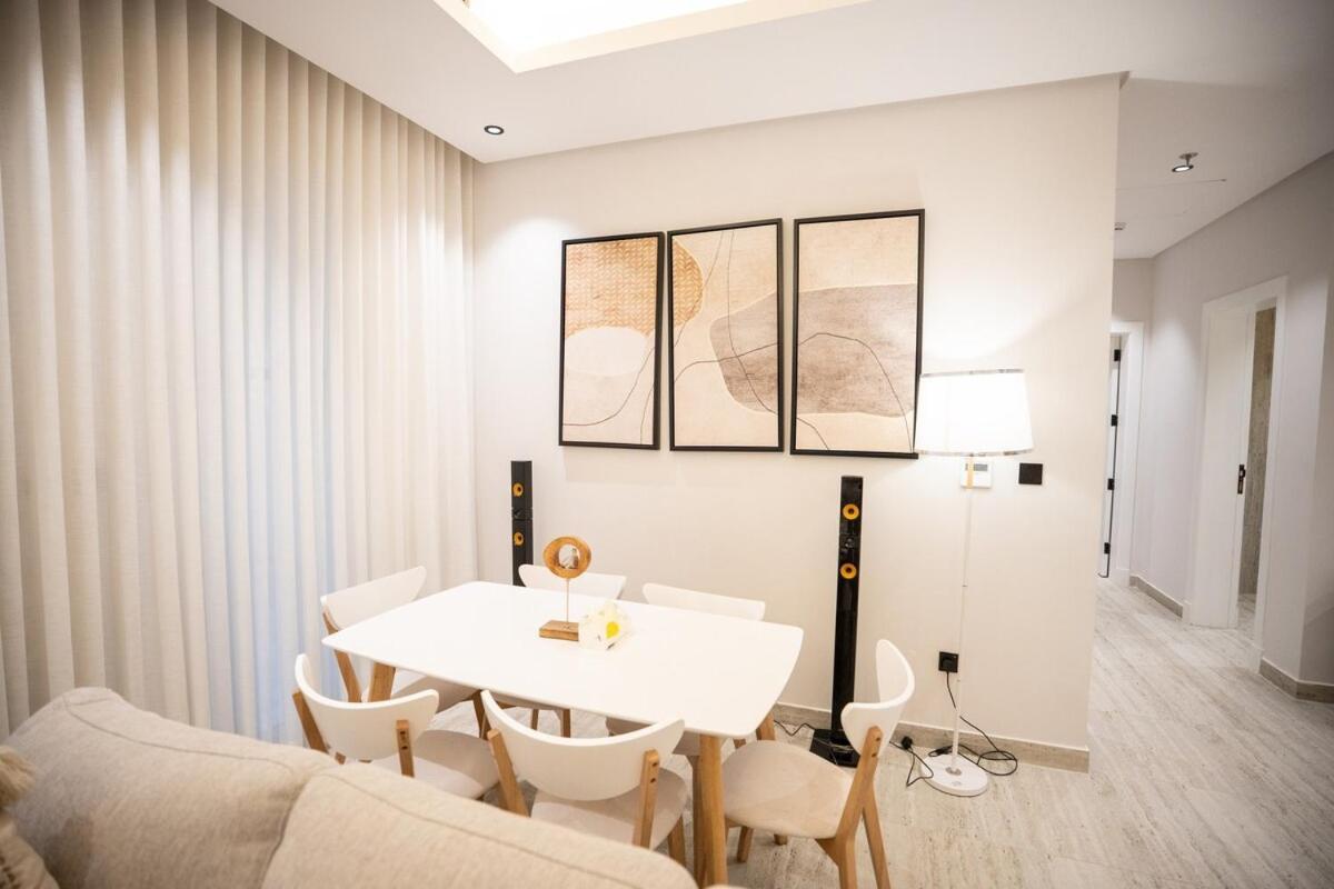 Lp99-8 Luxury 2br In Al Murooj